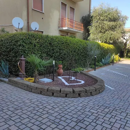 贝娅特丽克丝公寓酒店 3*