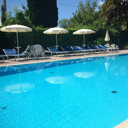 贝娅特丽克丝公寓酒店 3*