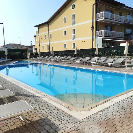 Beatrix Aparthotel 3*