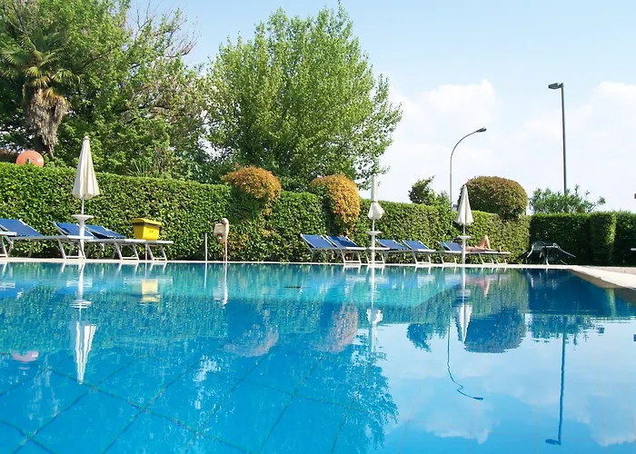 מלון דירות Beatrix 3*